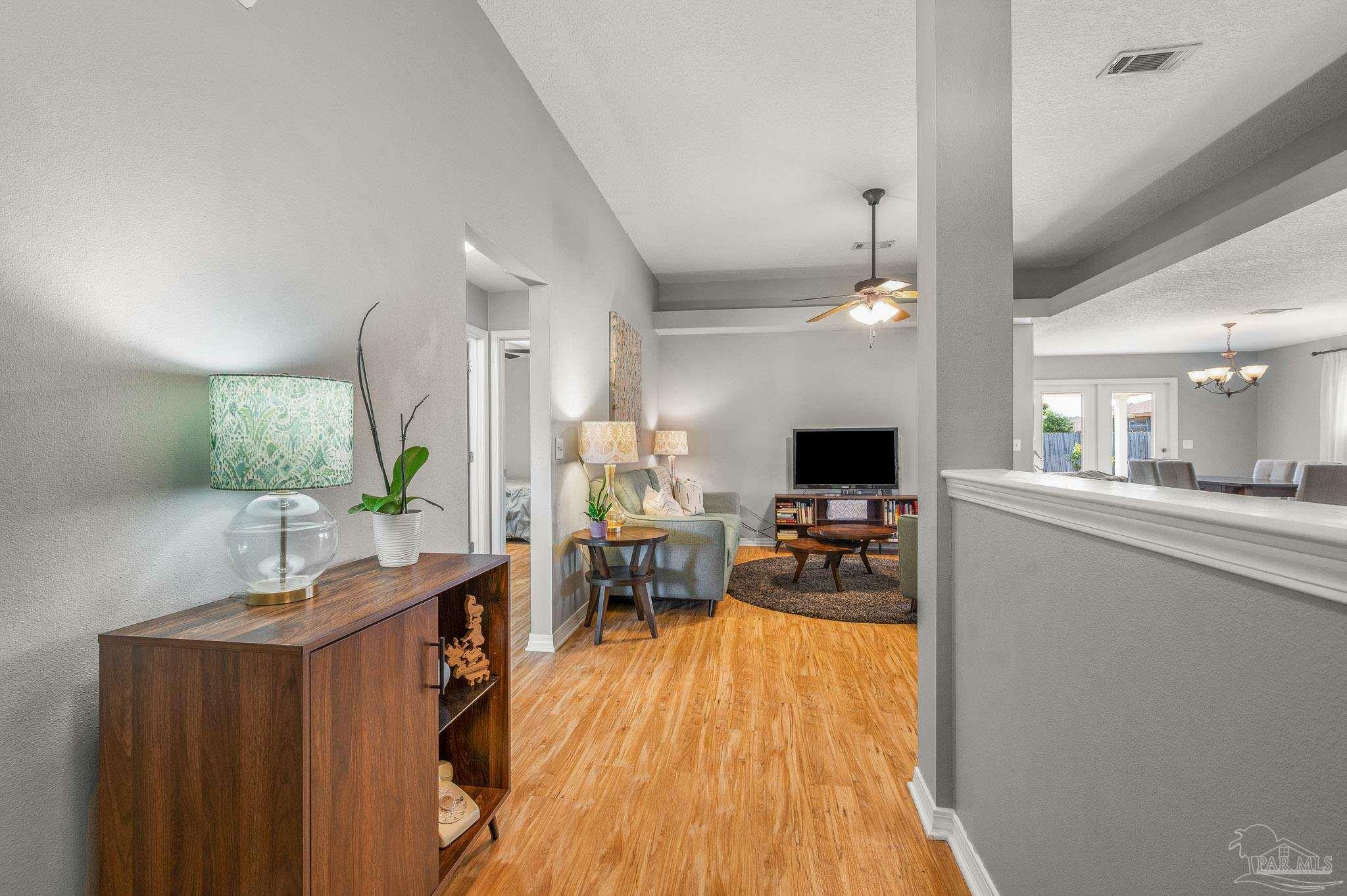 Property Photo: 2454 Flintstone Dr FL 32533