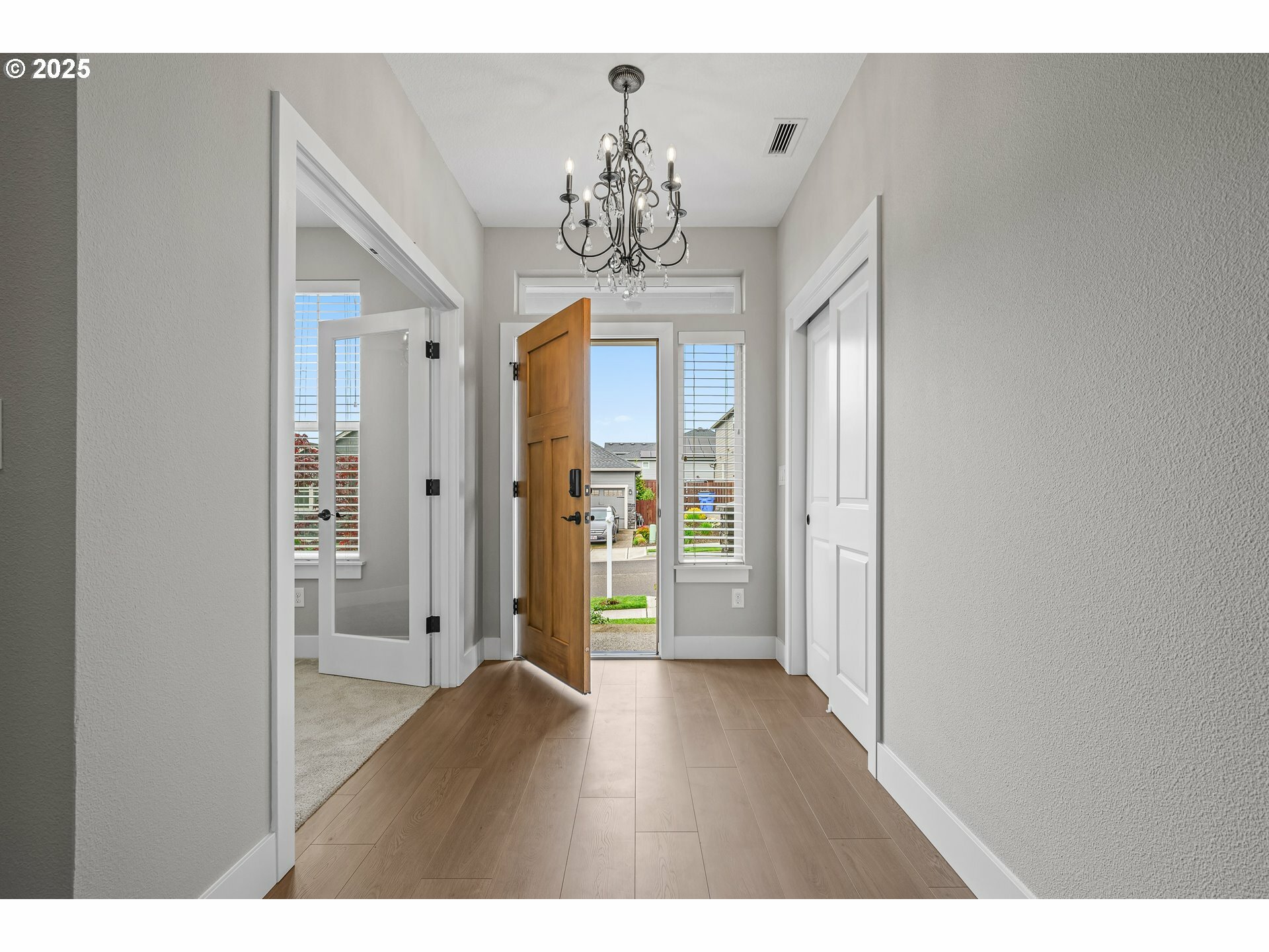 Property Photo: 1732 S 50th Pl WA 98642