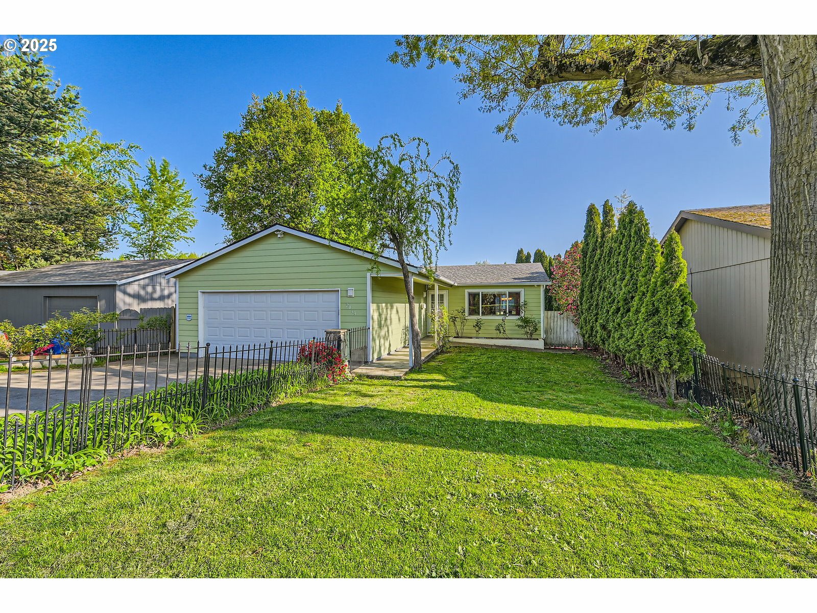 2433 NE Saratoga St  Portland OR 97211 photo