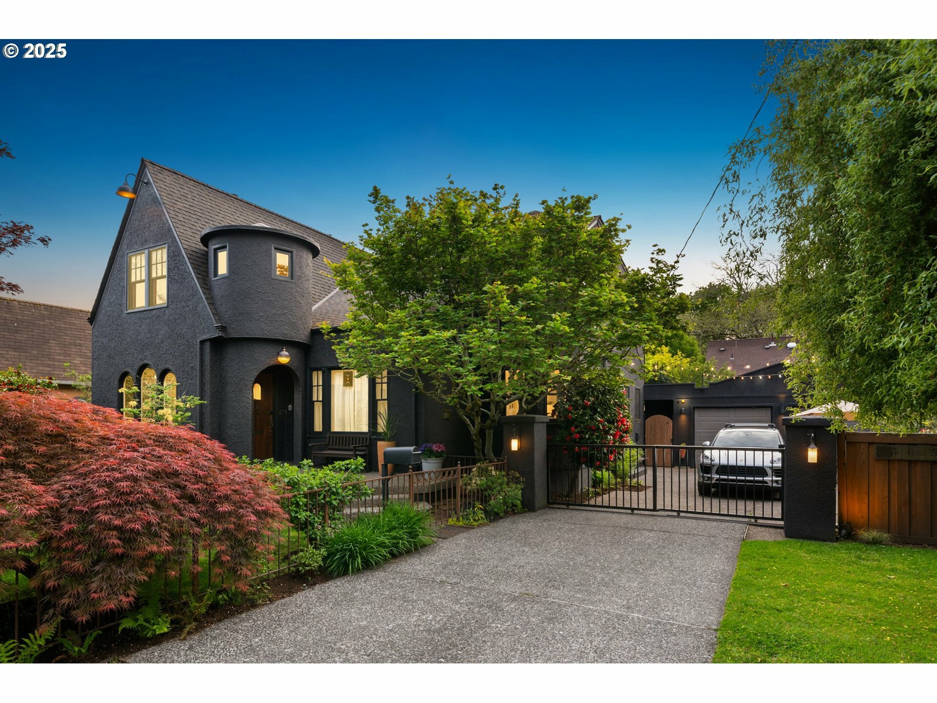 Property Photo: 7117 SE 28th Ave OR 97202