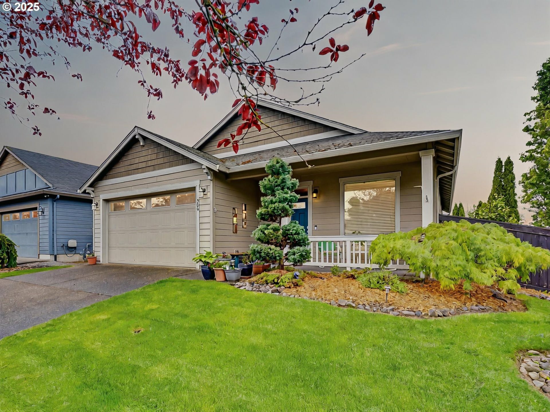 Property Photo: 209 N 38th Pl WA 98642