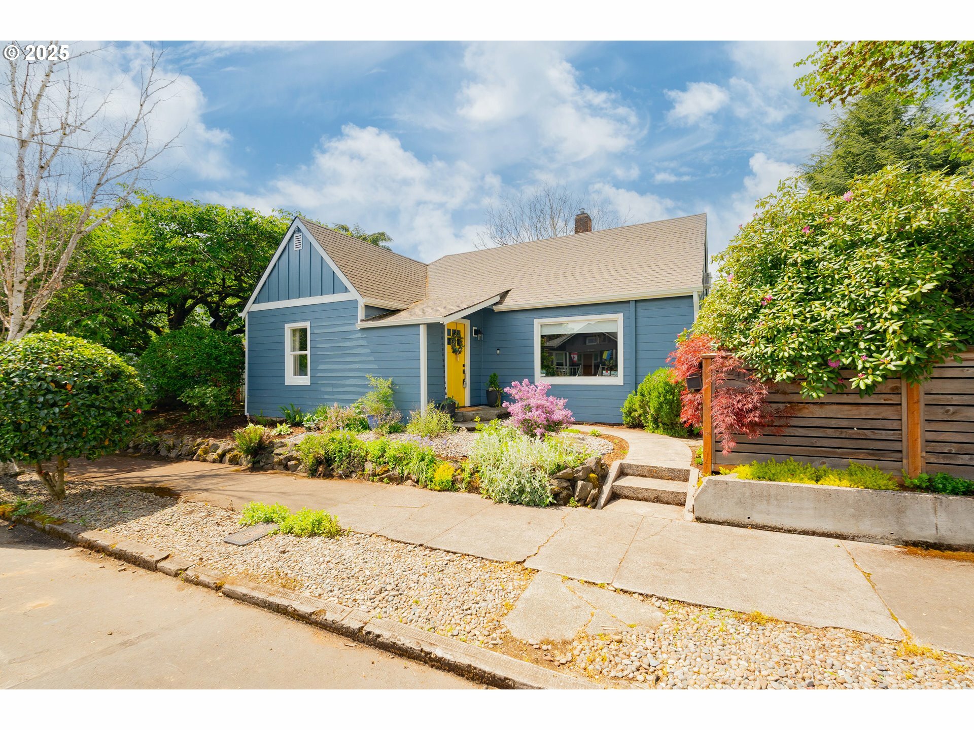 Property Photo: 2410 Grant St WA 98660