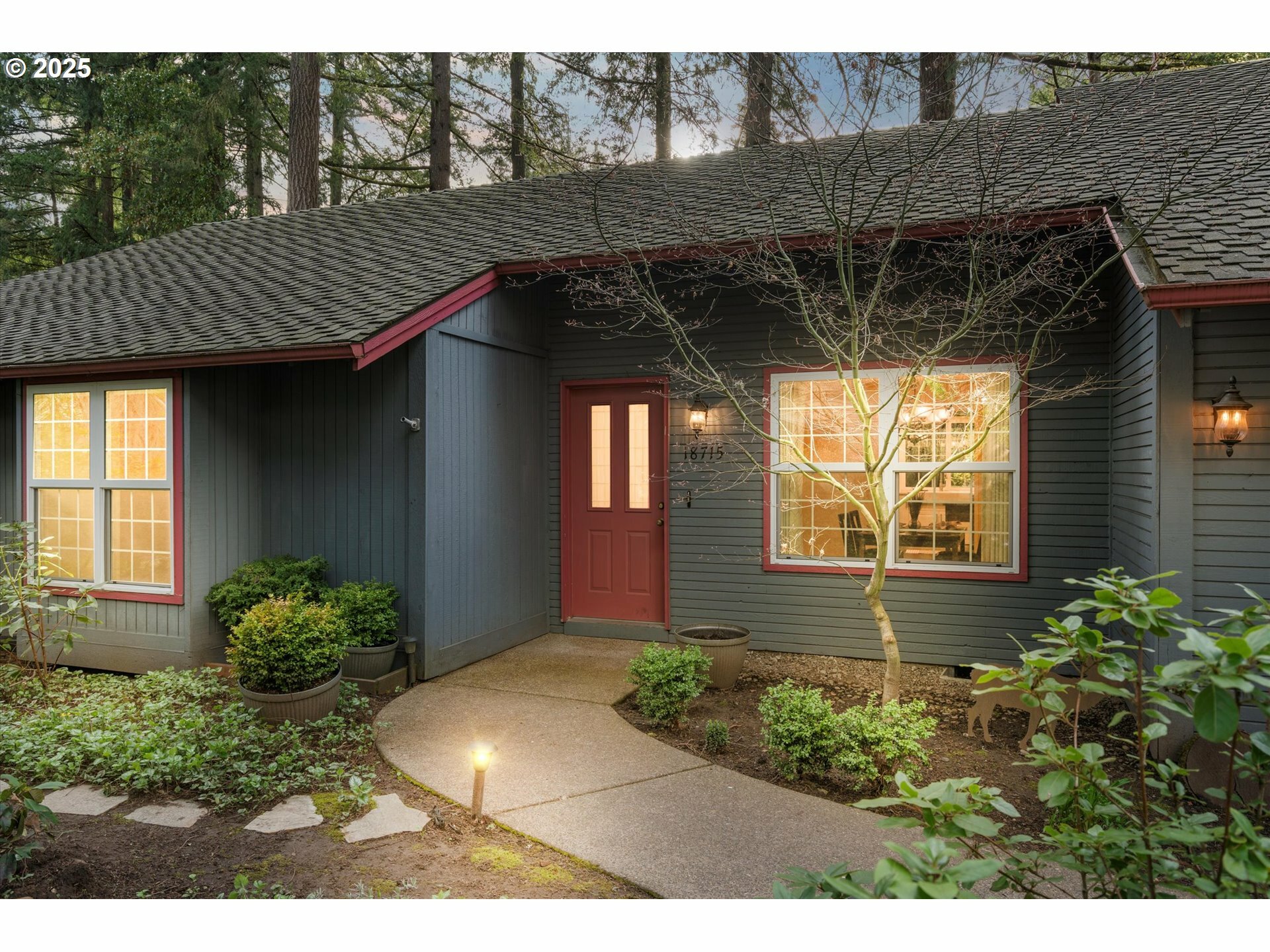 Property Photo: 18715 Indian Creek Dr OR 97035