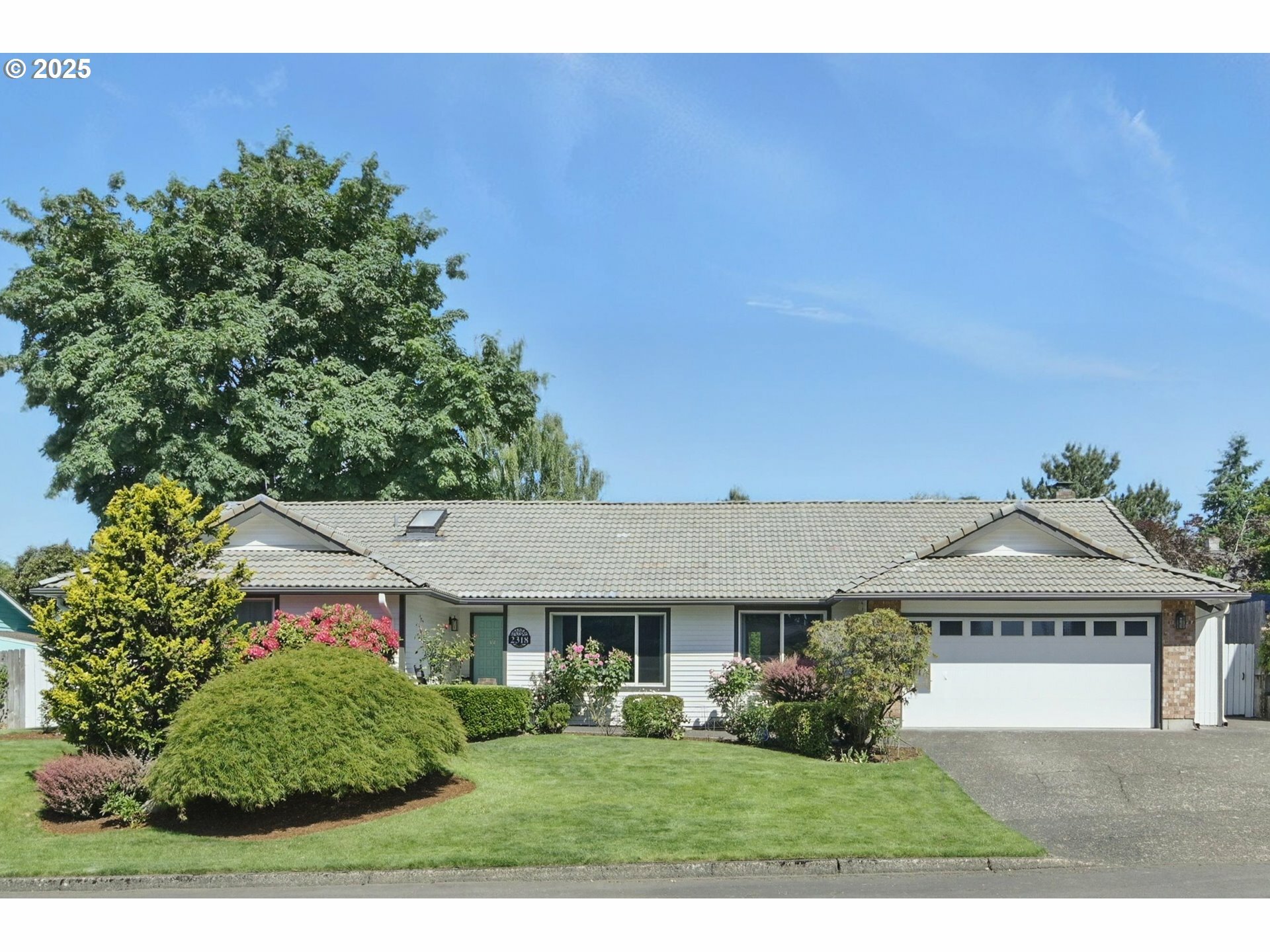 Property Photo:  2318 SE Park Crest Ave  WA 98683 