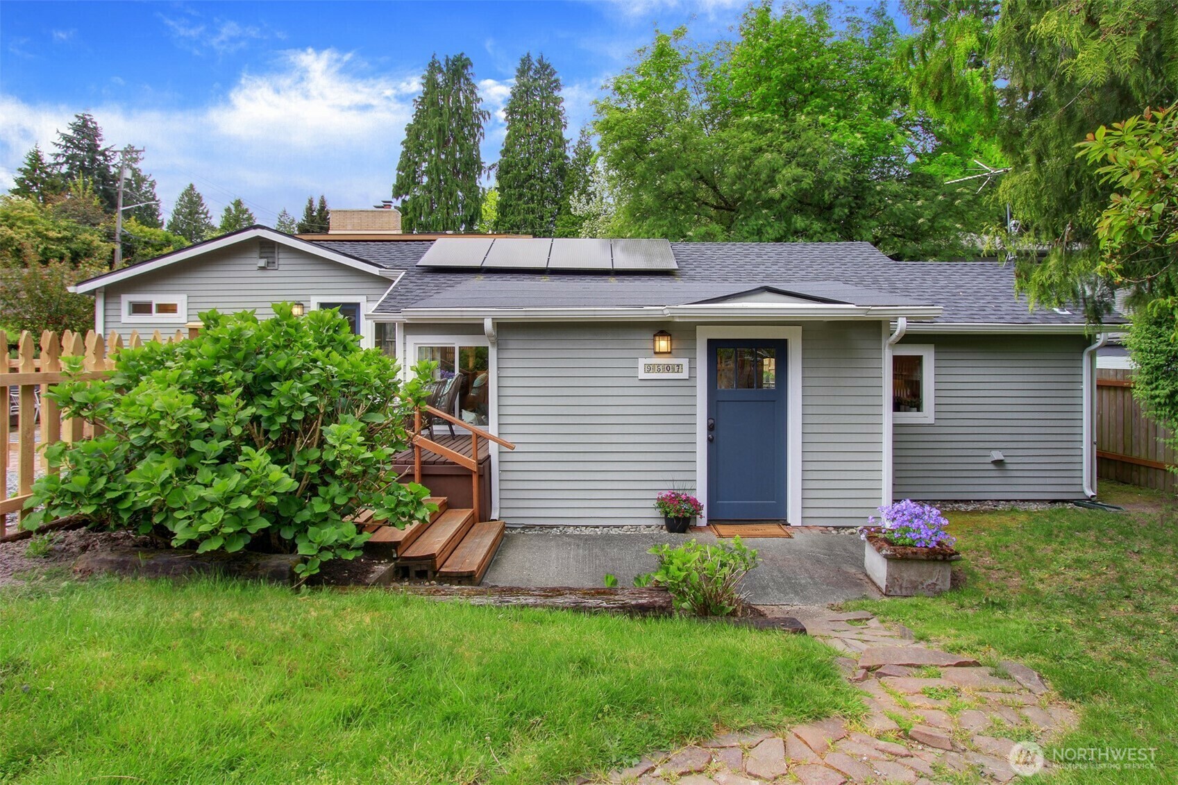 Property Photo: 9507 32nd Avenue NE WA 98115