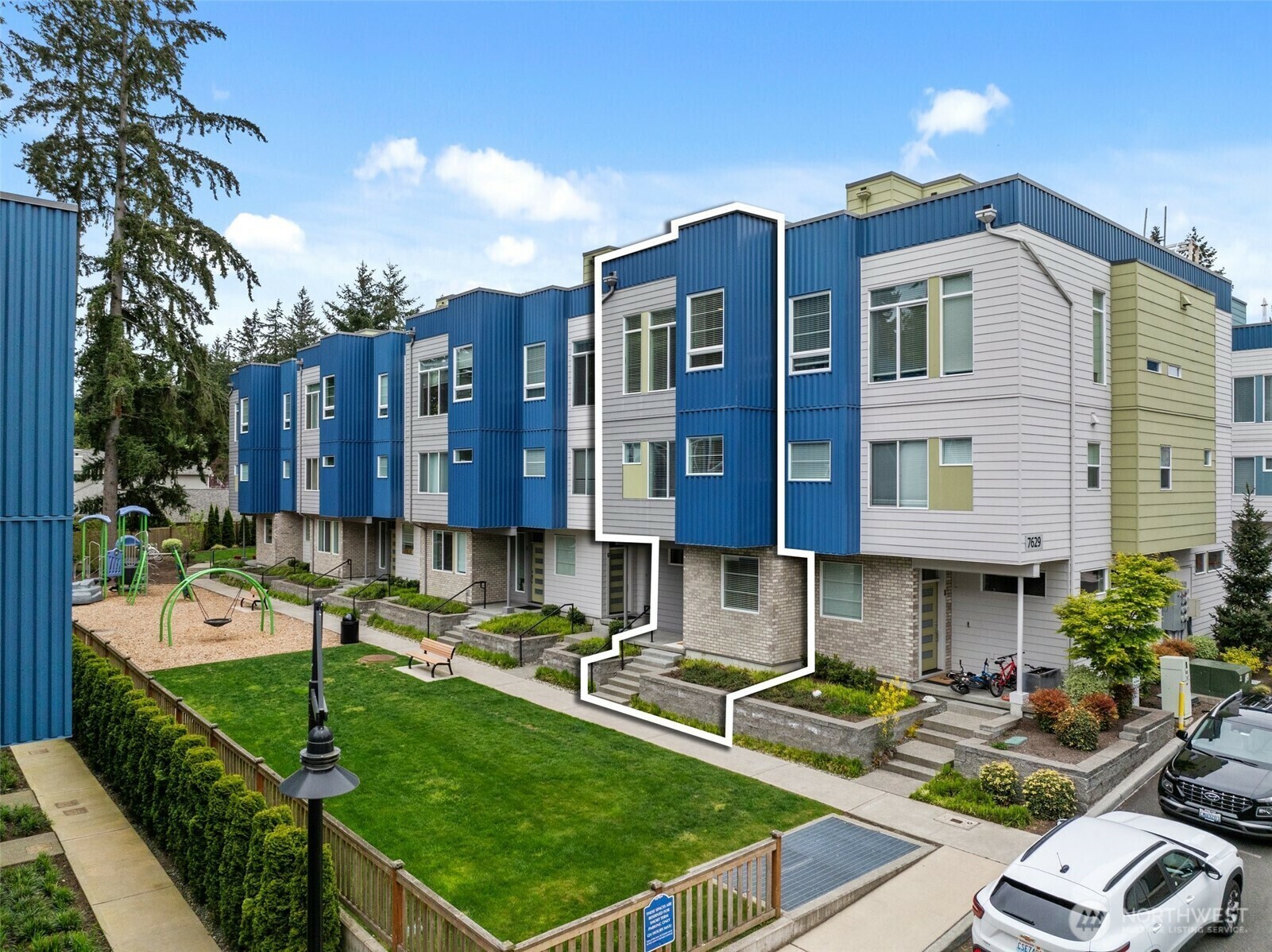 Property Photo: 7629 NE 122nd Court 7 WA 98034