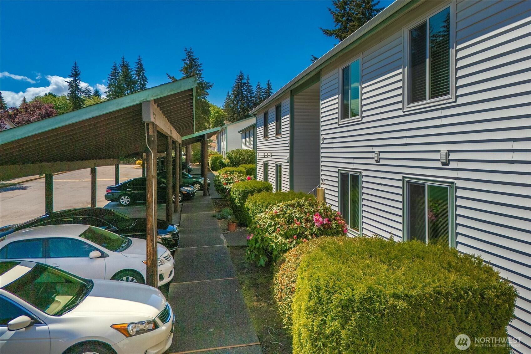 Property Photo: 1726 SW 318th Pl 40D WA 98023