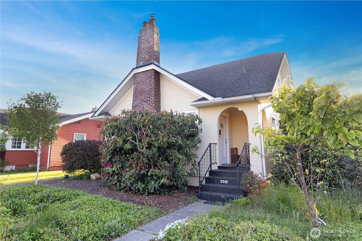 Property Photo: 2717 Walnut Street WA 98225