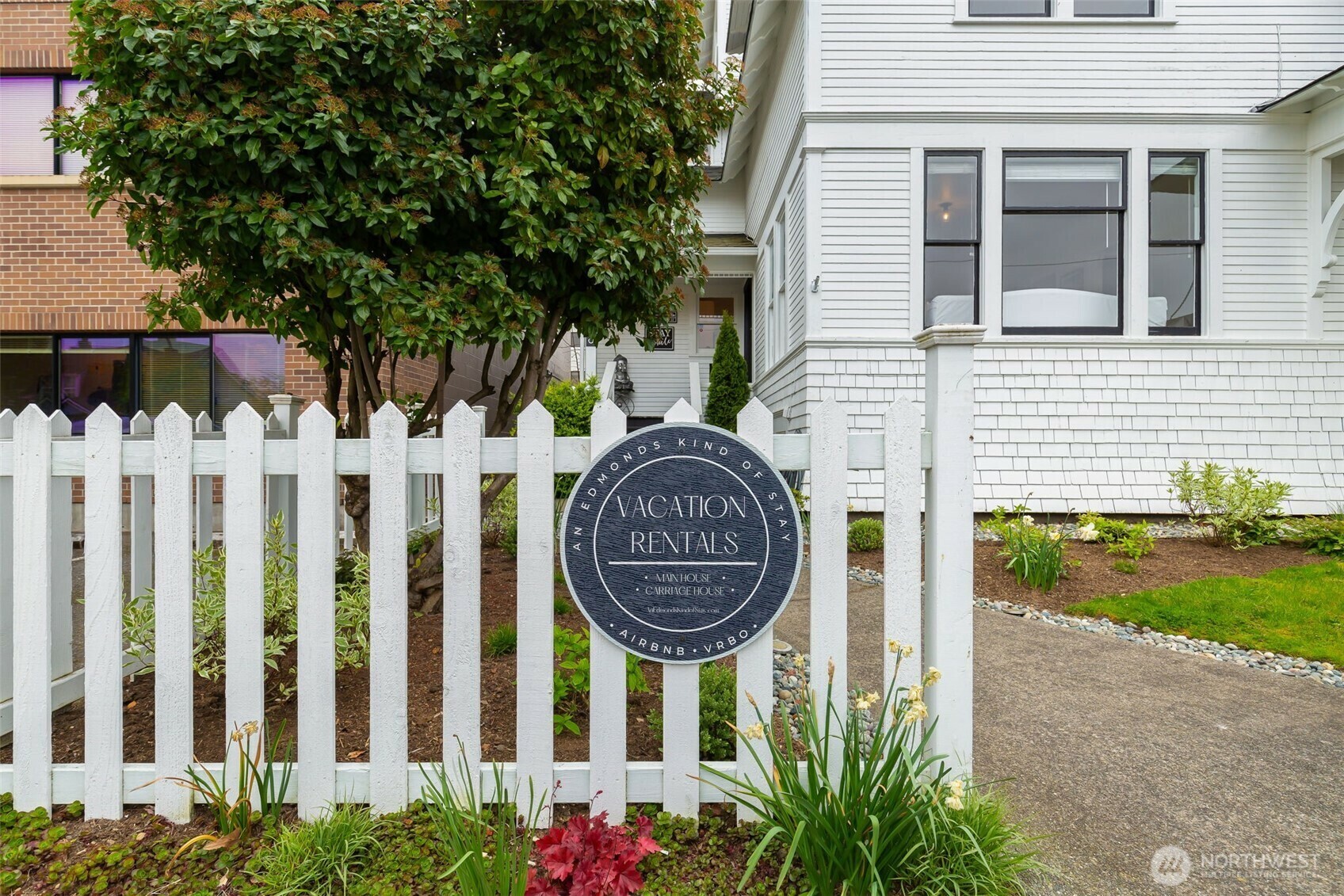 Property Photo: 116 4th Avenue N WA 98020