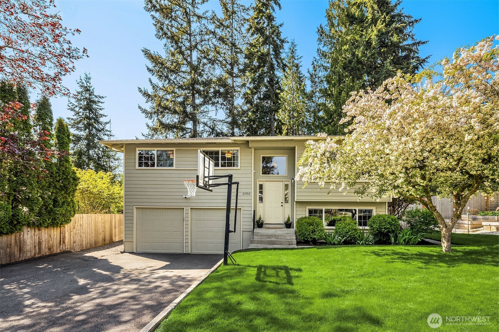 Property Photo: 21902 2nd Avenue W WA 98021