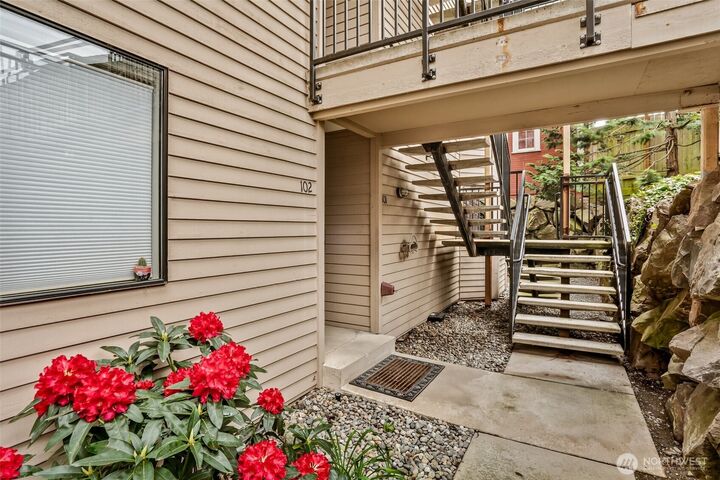 Property Photo:  101  Pine Street 101  WA 98290