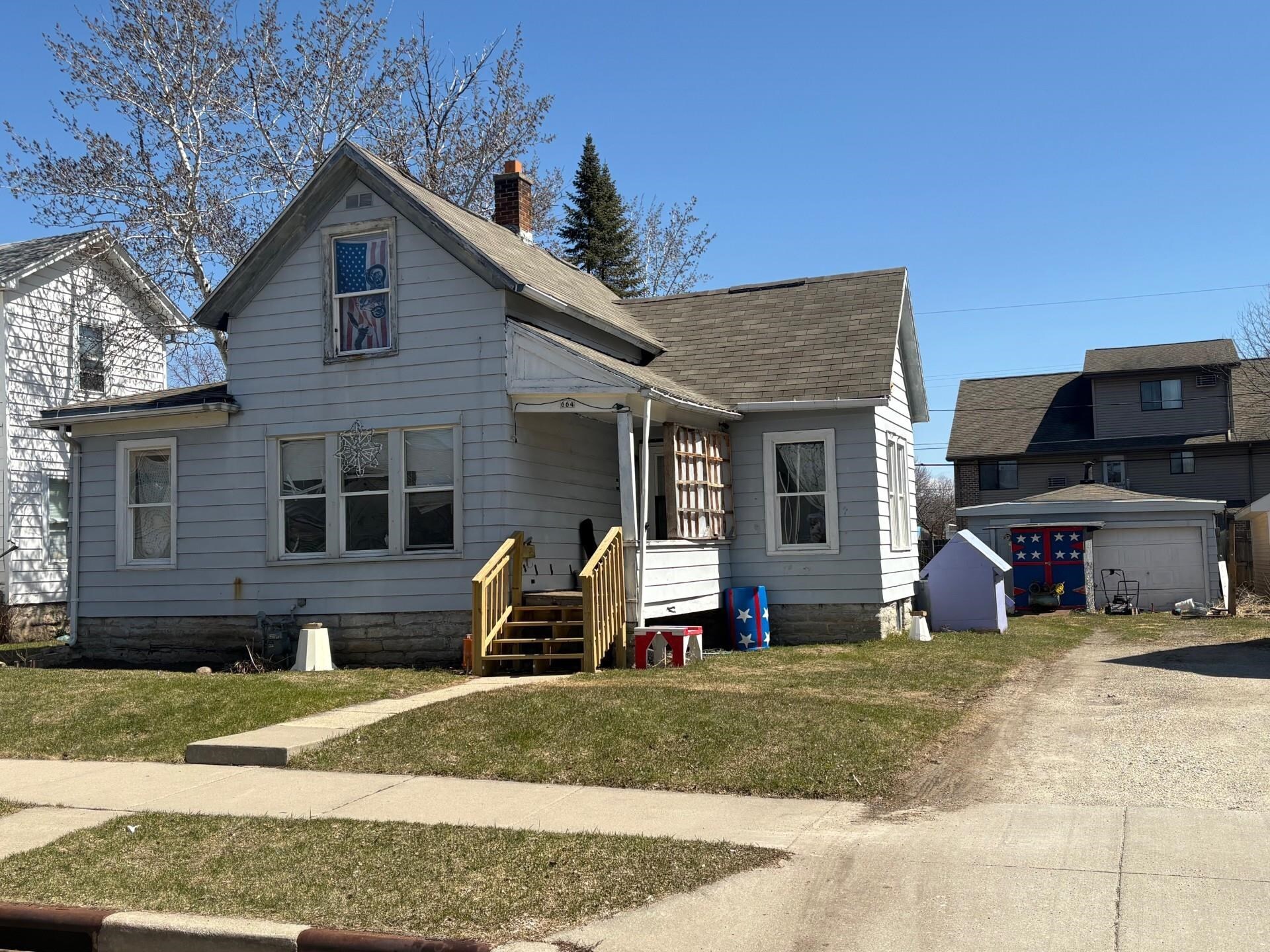 664 Central Street  Oshkosh WI 54901-4455 photo