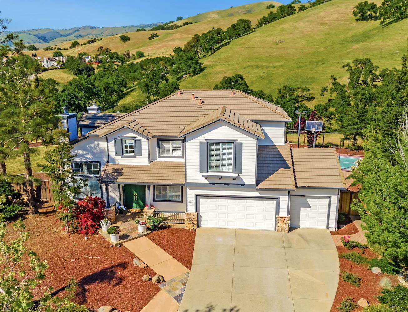 Property Photo:  3163 Hawkcrest Circle  CA 95135 