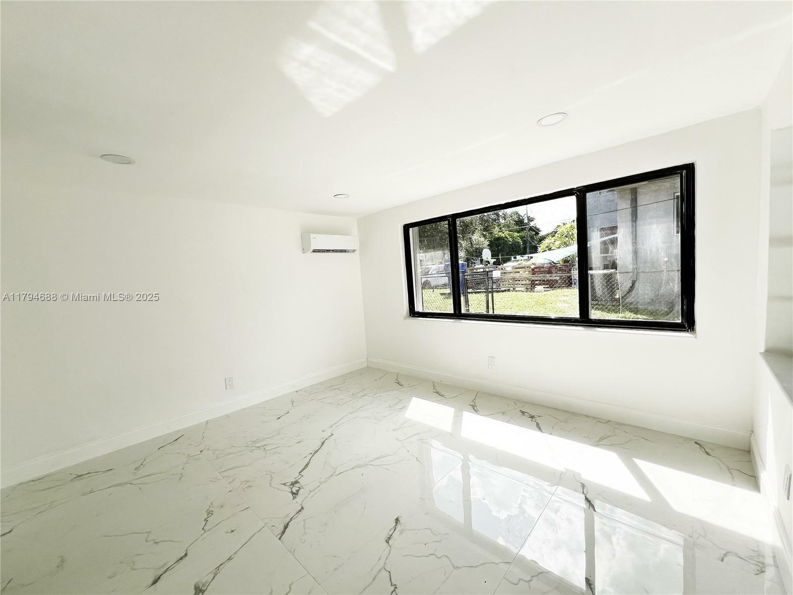 Property Photo: 5725 Buchanan St FL 33021