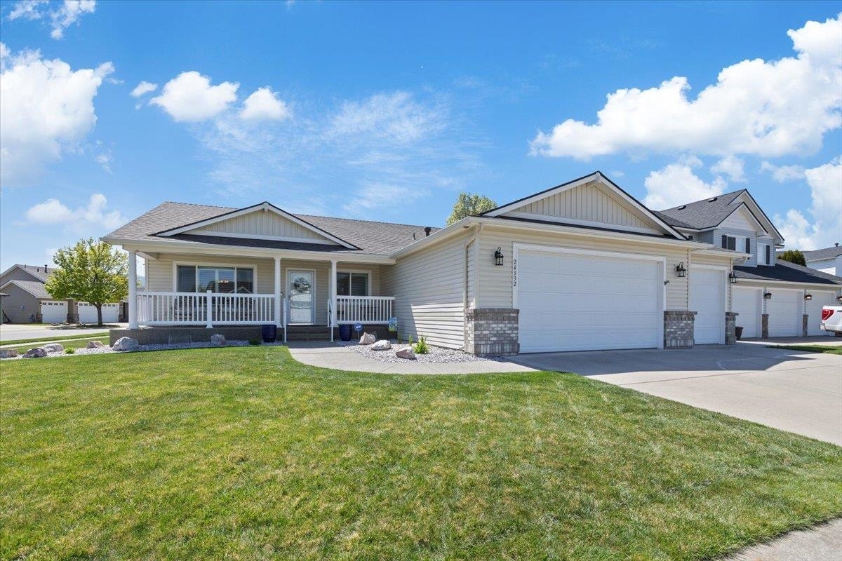 Property Photo: 24332 E Marti Ct WA 99019