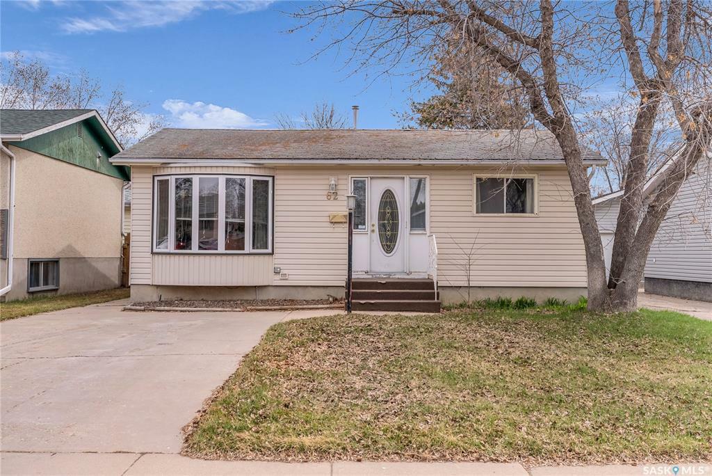 Property Photo: 62 Maxwell Crescent SK S7L 3Y2