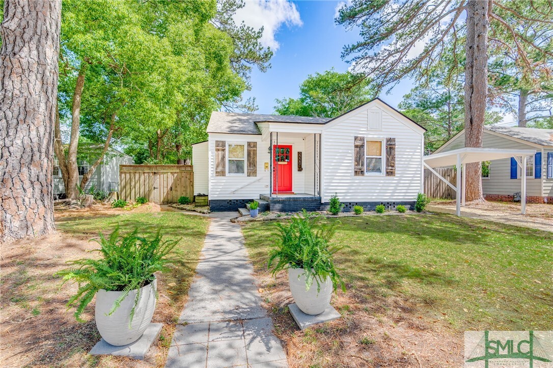 Property Photo:  2220 E 38th Street  GA 31404 