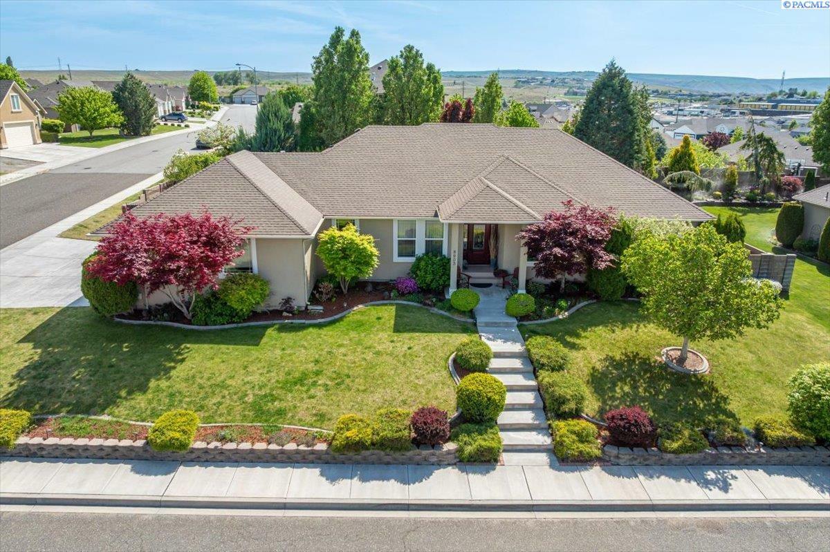 Property Photo: 8903 W 6th Ave WA 99336-8594