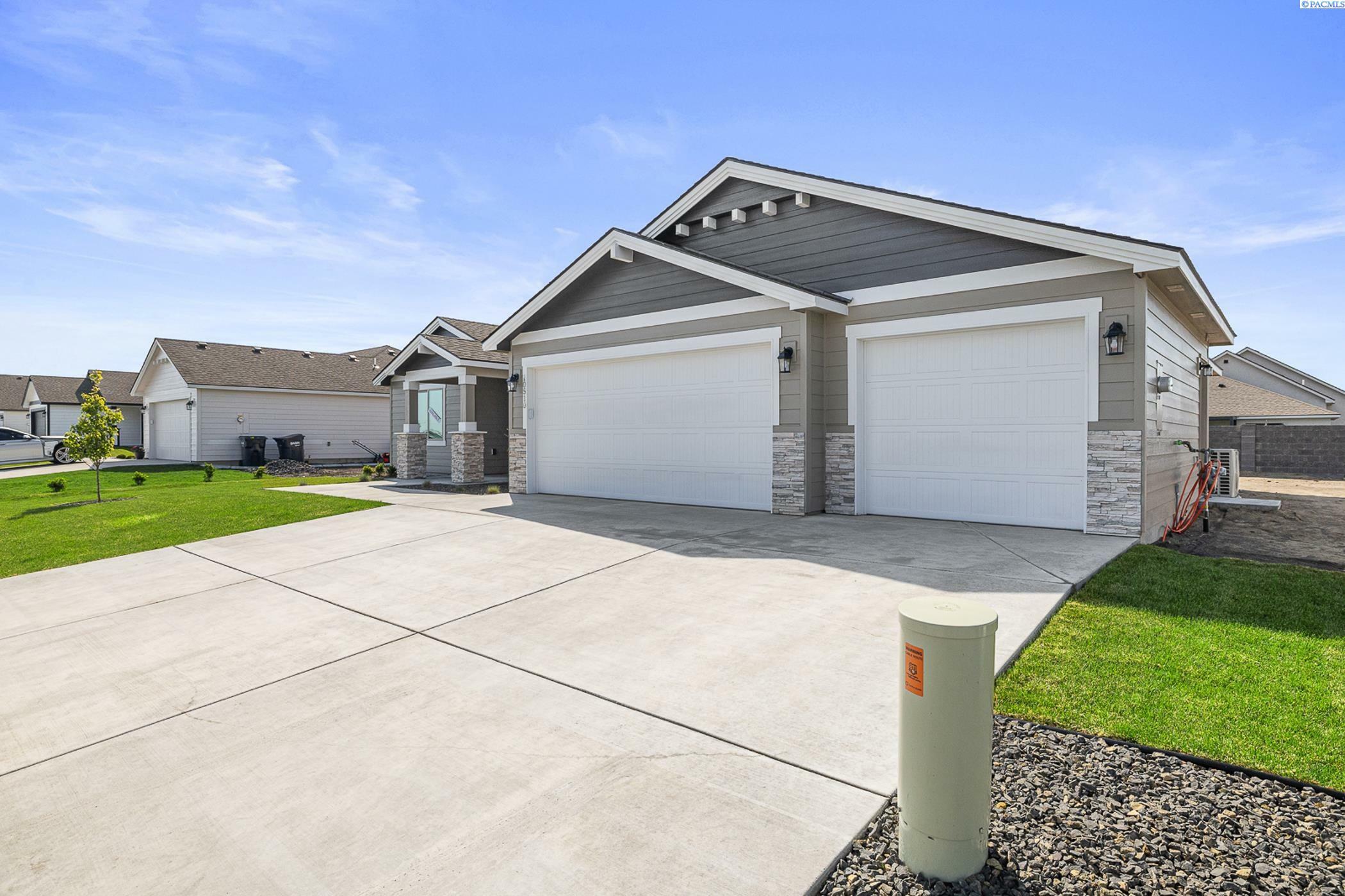 Property Photo: 10510 Danube Dr WA 99301