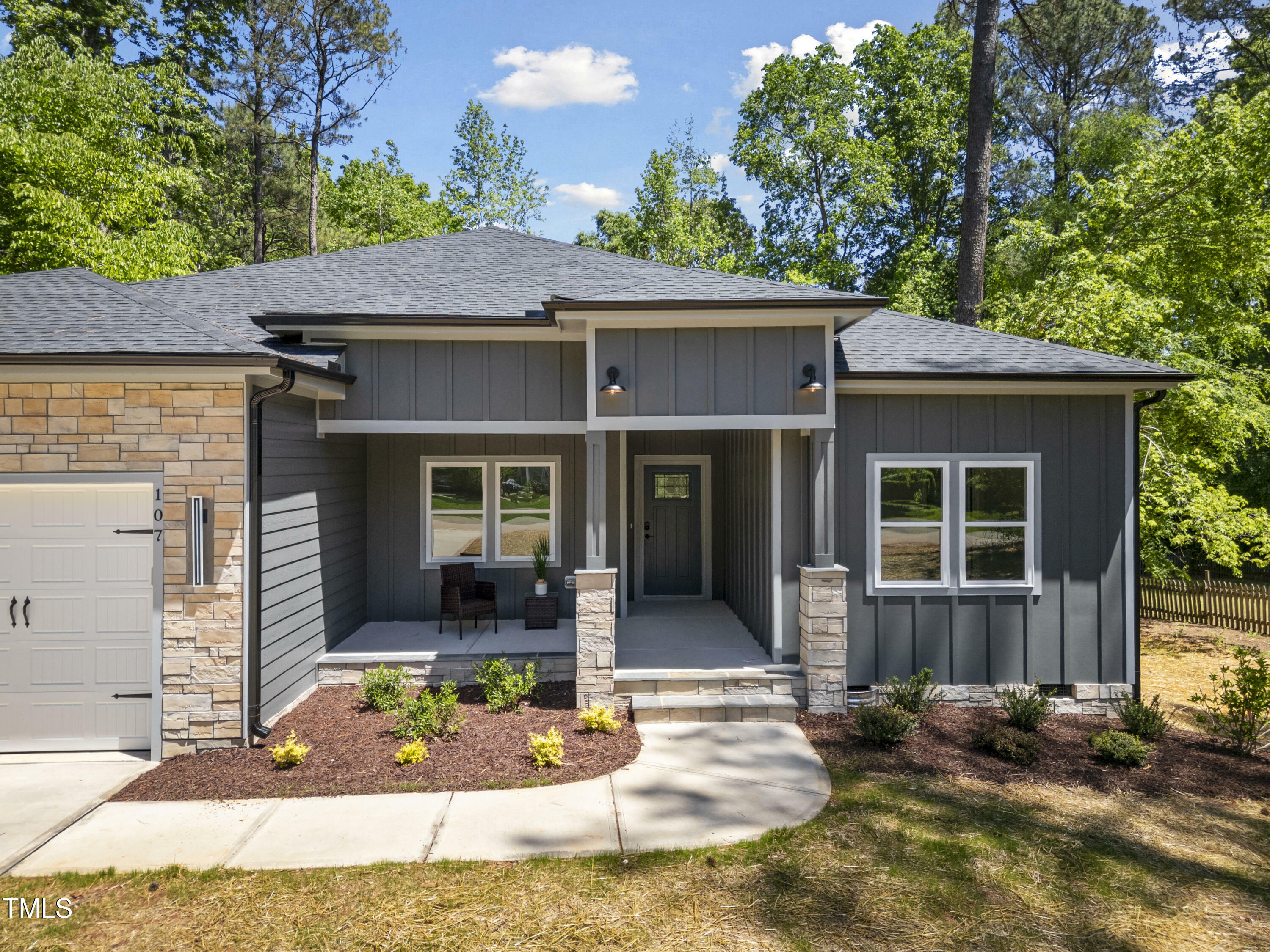 Property Photo: 107 Seminole Drive NC 27549