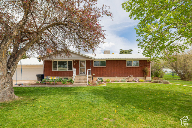 Property Photo: 75 S 300 W UT 84050