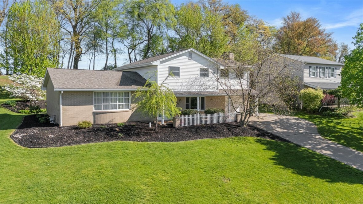 Property Photo: 638 Morningstar Dr PA 16117
