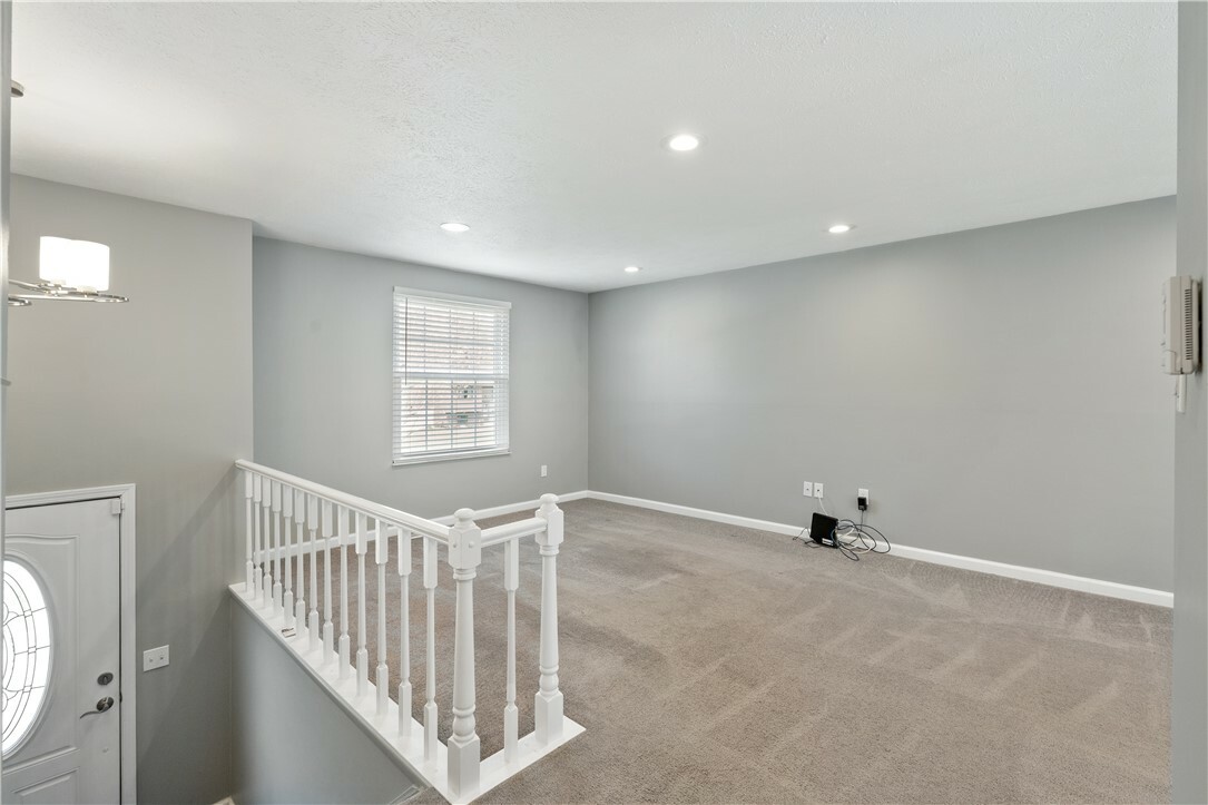 Property Photo: 1033 Barnsley Dr PA 15129