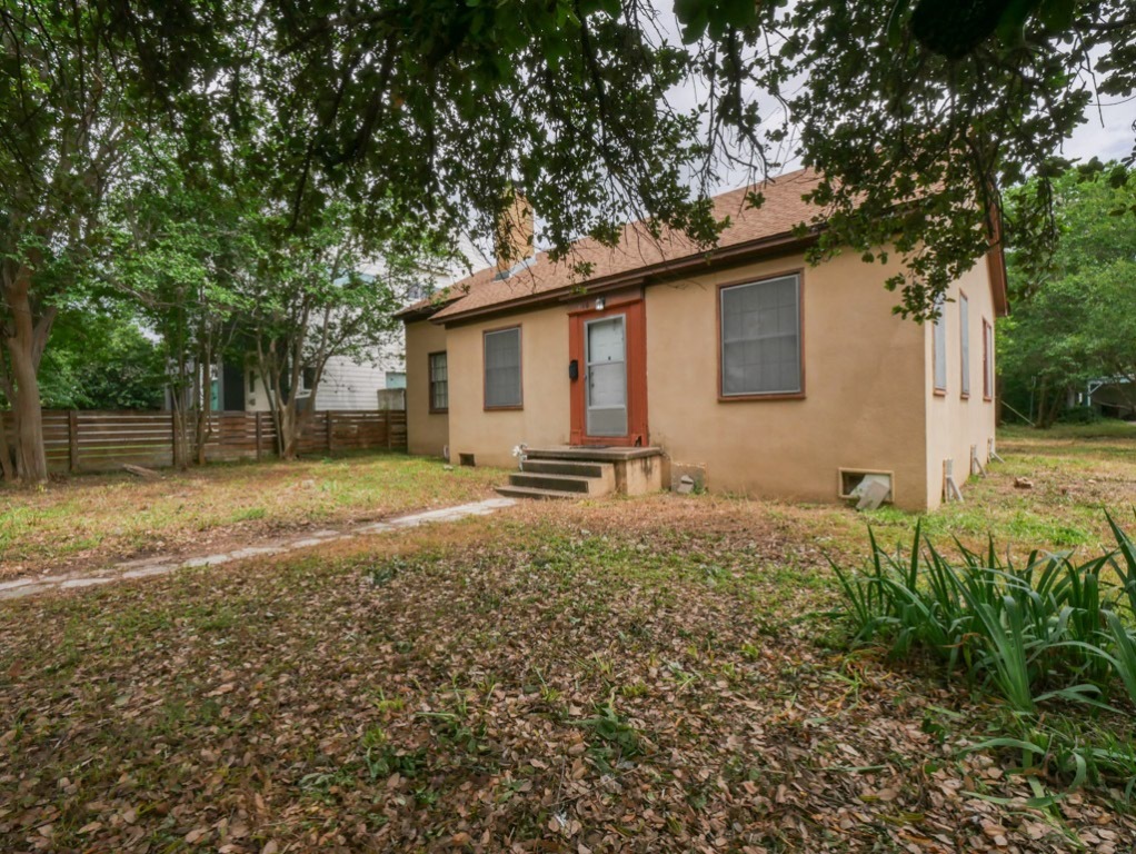 Property Photo: 810 E 45th Street TX 78751