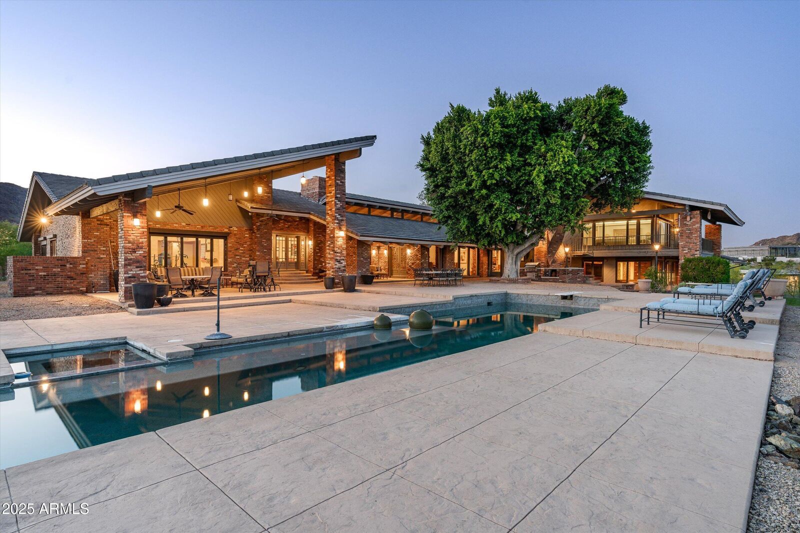 Property Photo: 6830 N 46th Place AZ 85253