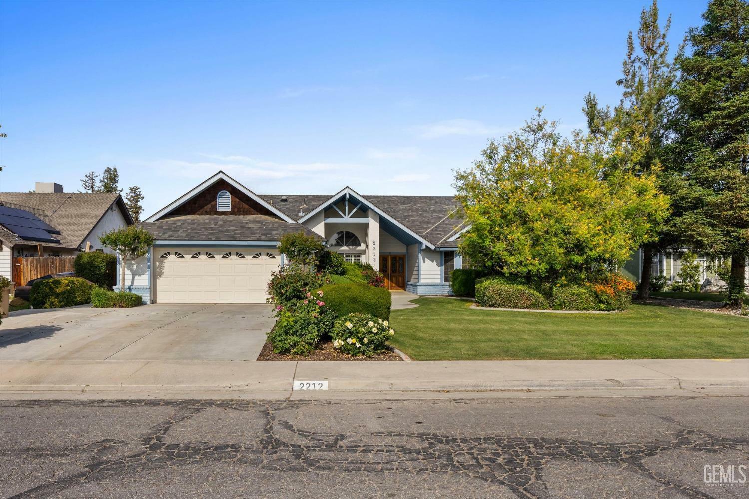 Property Photo: 2212 Wild Oak Court CA 93311
