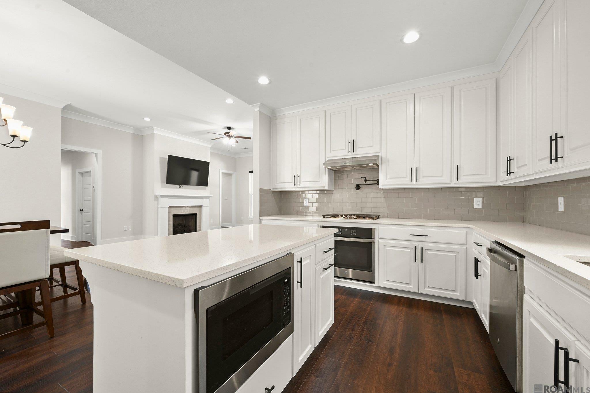 Property Photo: 9629 S Creek Dr LA 70726