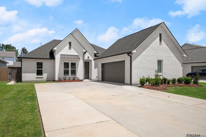 Property Photo: 9629 S Creek Dr LA 70726