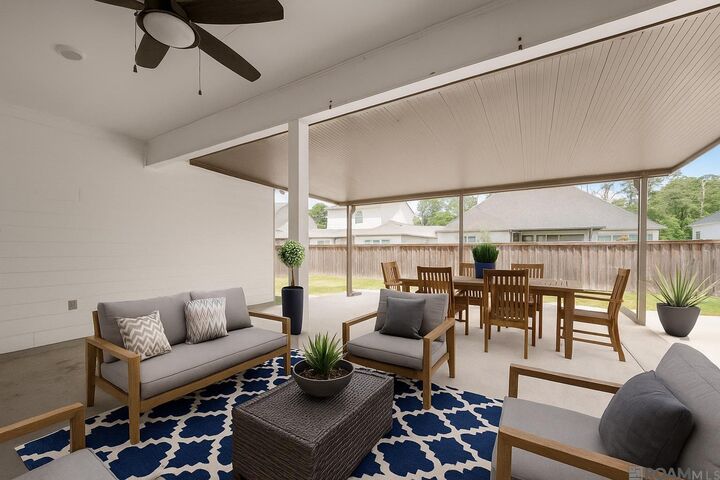 Property Photo: 9629 S Creek Dr LA 70726