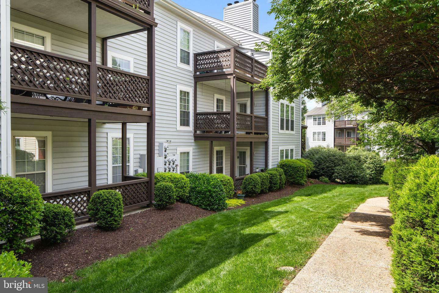 Property Photo: 10013 Oakton Terrace Road VA 22124