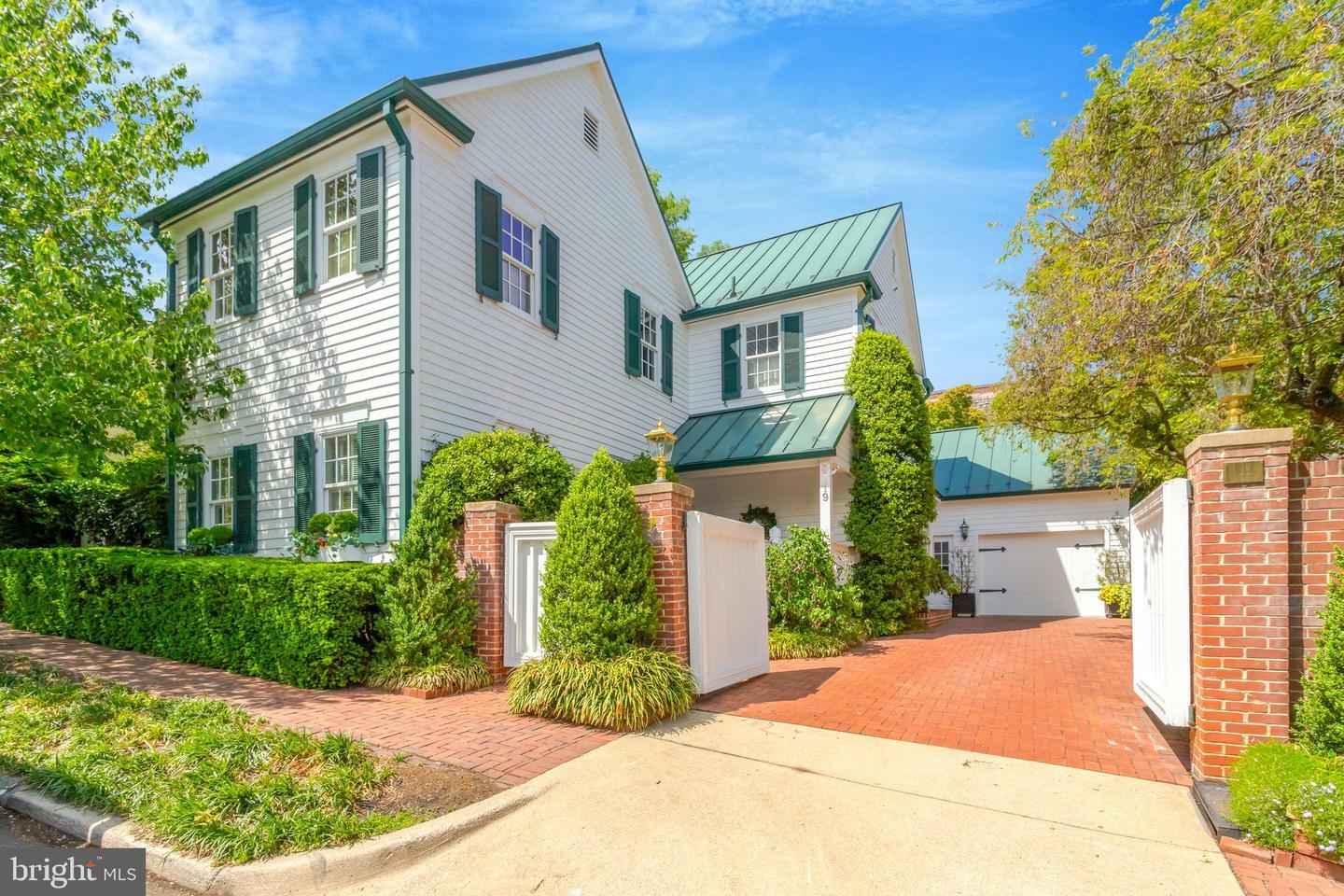Property Photo: 119 Wolfe Street VA 22314