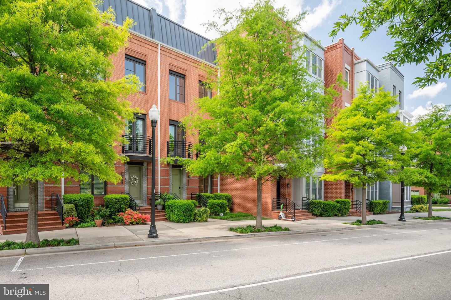 Property Photo: 2006 Potomac Avenue VA 22301