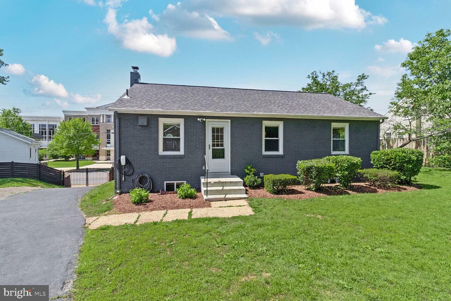 Property Photo: 3319 King Street VA 22302
