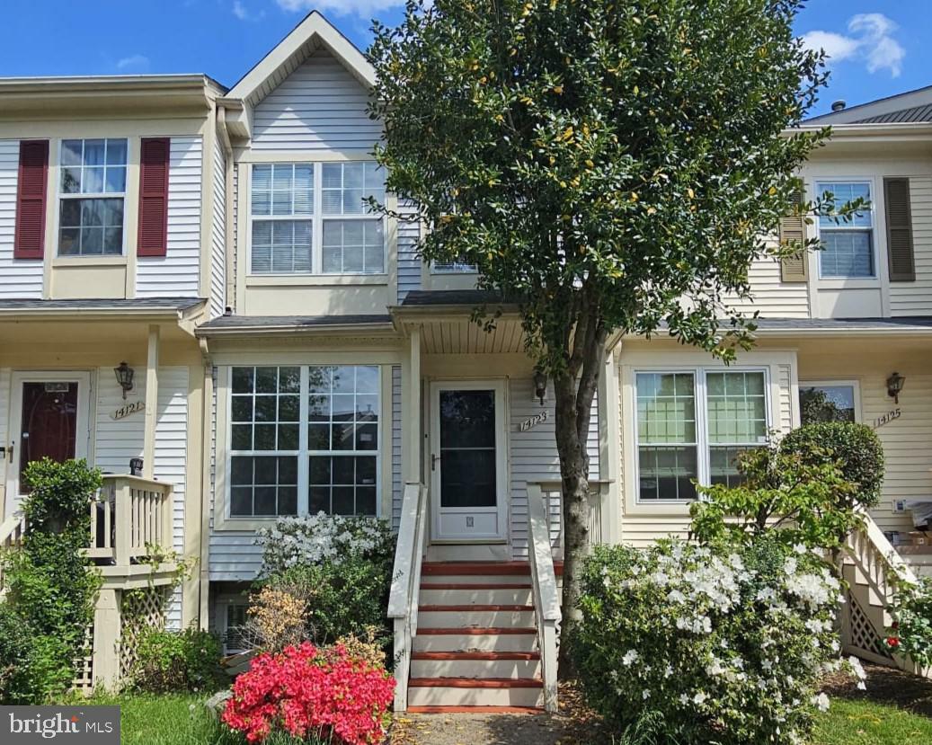 Property Photo: 14123 Autumn Circle VA 20121