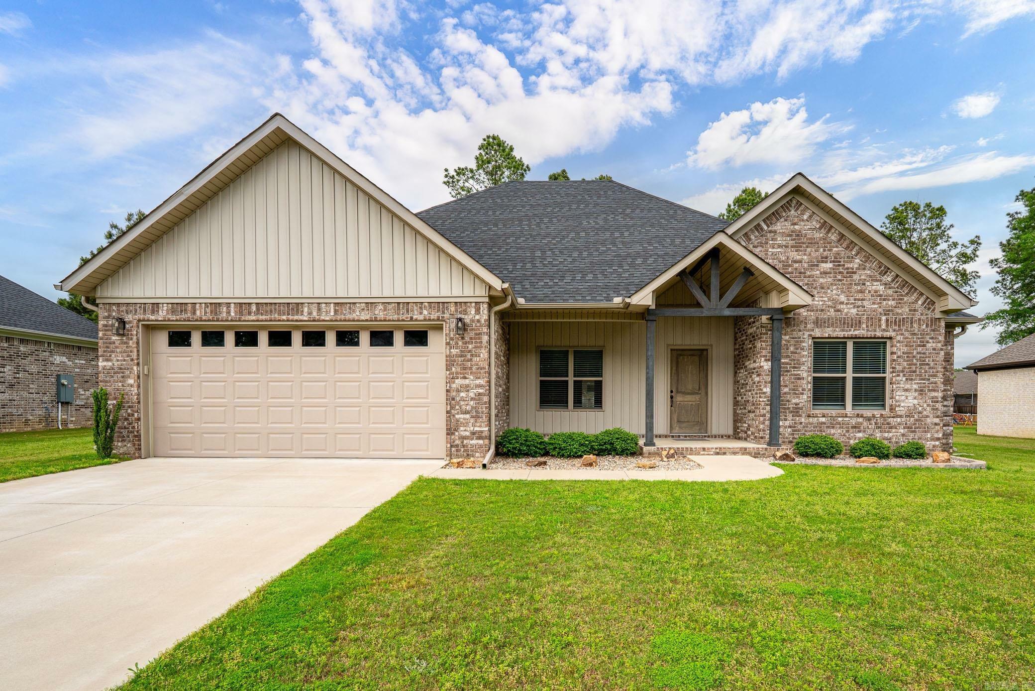 Property Photo: 214 Heather Loop AR 72012