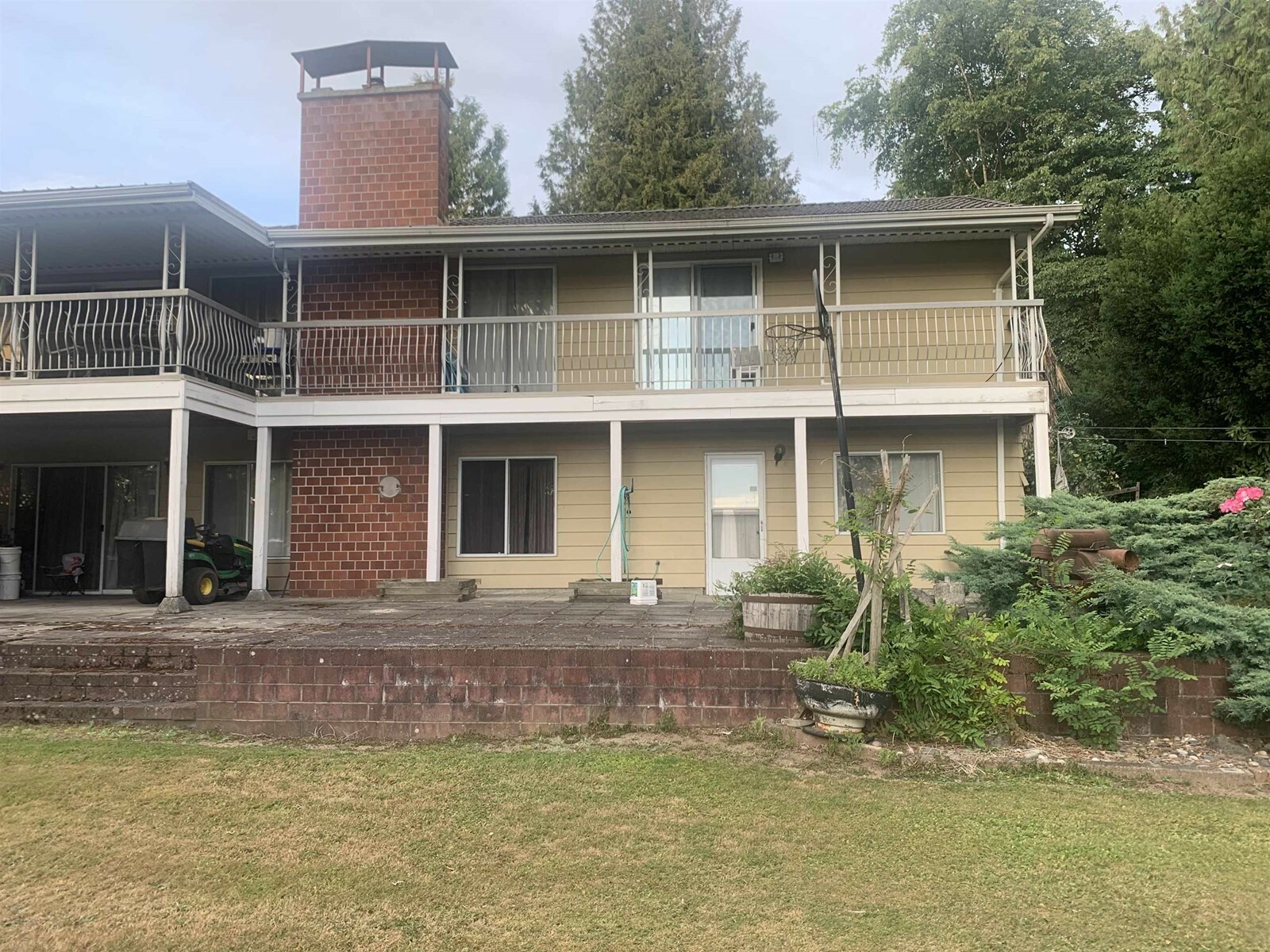 Property Photo: 6863 204th BC V2Y 1P8