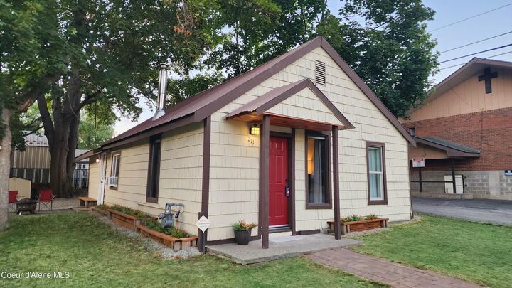 Property Photo:  211 E Birch Ave  ID 83814 