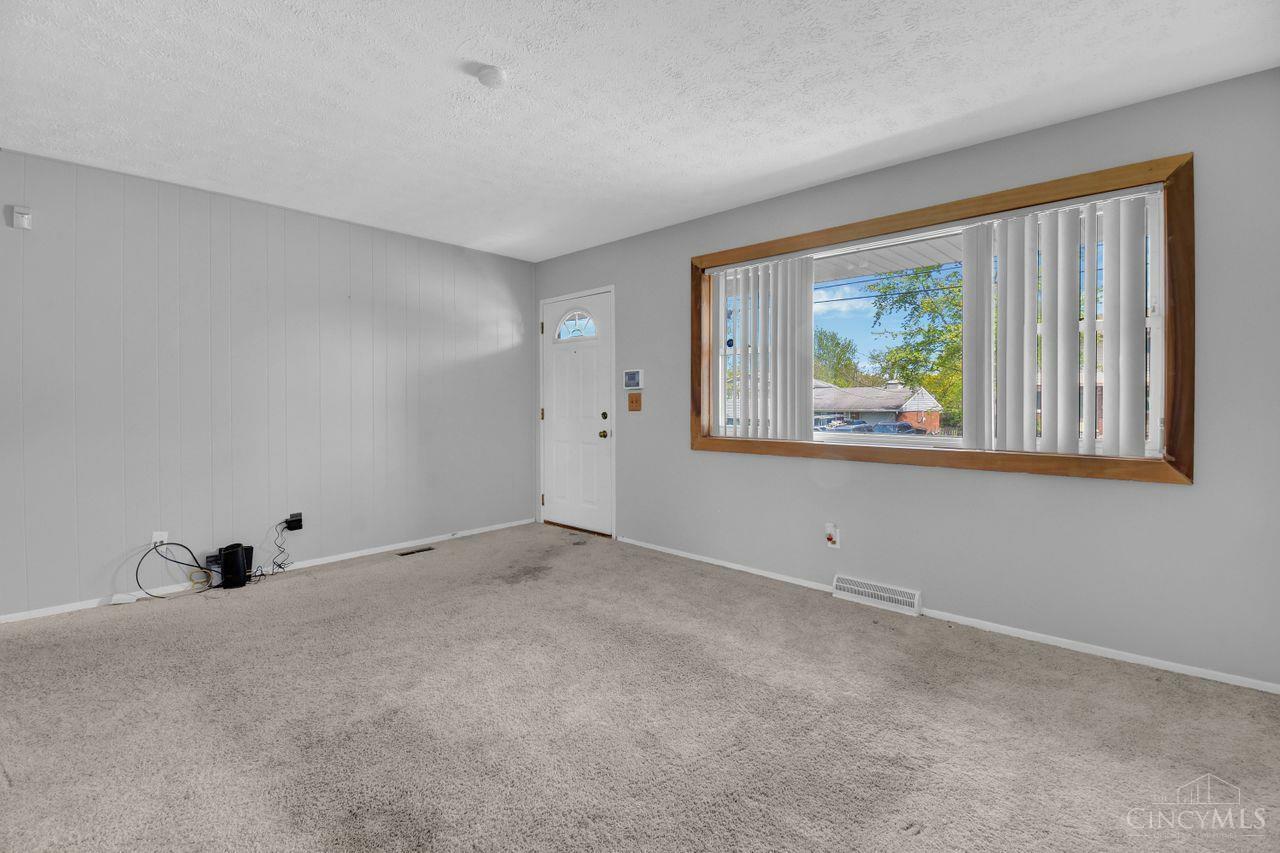 Property Photo: 987 Glasgow Drive OH 45240