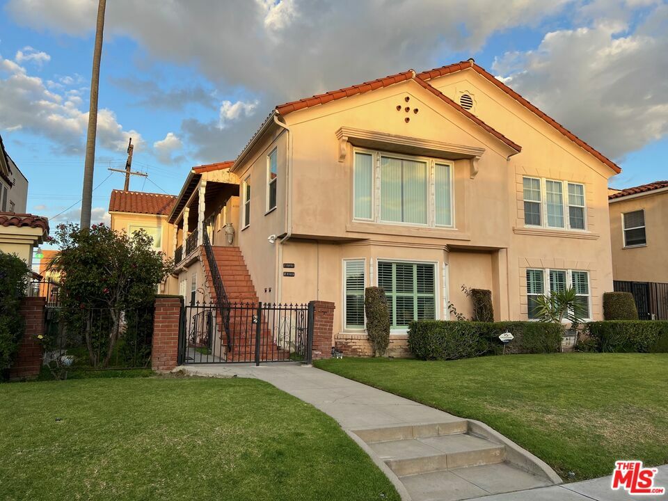 4120 S Victoria Ave  View Park CA 90008 photo