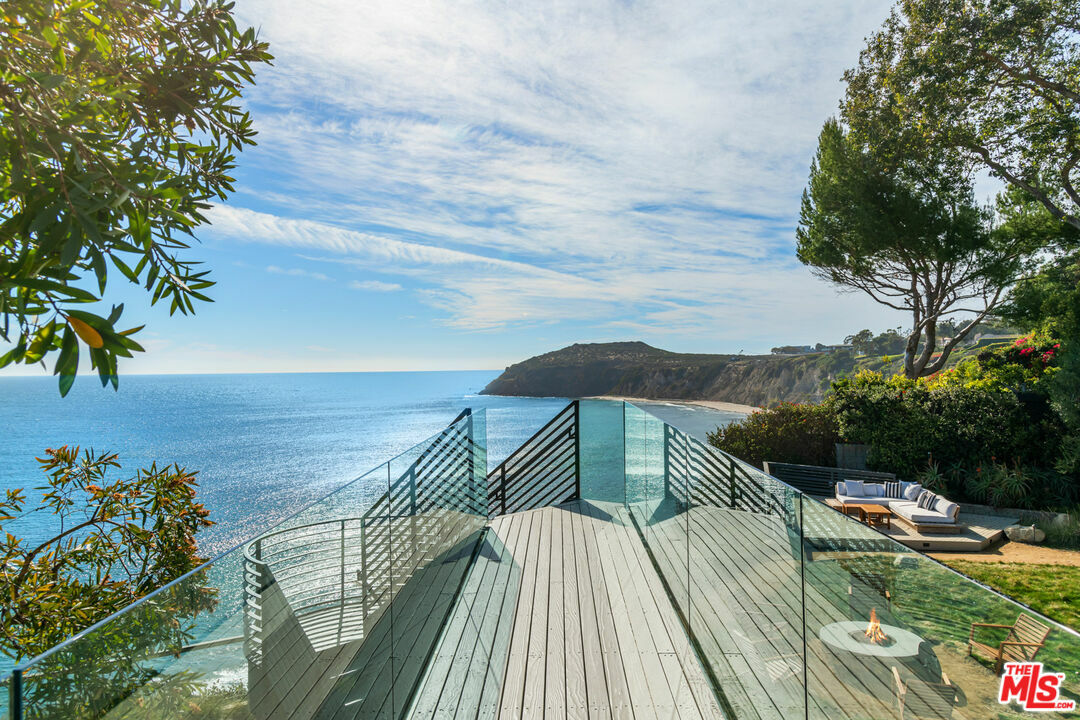 28936 Cliffside Dr  Malibu CA 90265 photo