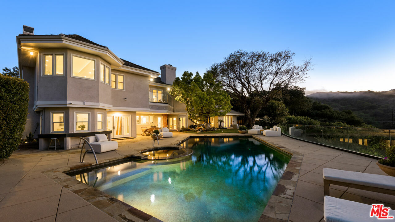 Property Photo: 3123 Stone Oak Dr CA 90049