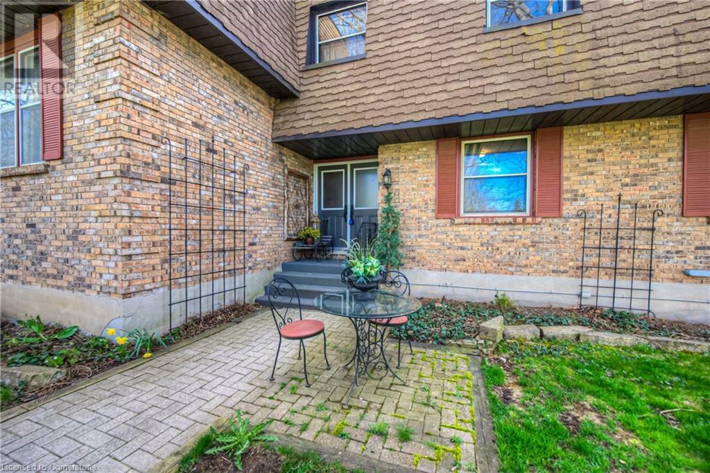 Property Photo: 7 Squire Court ON N2J 4G8