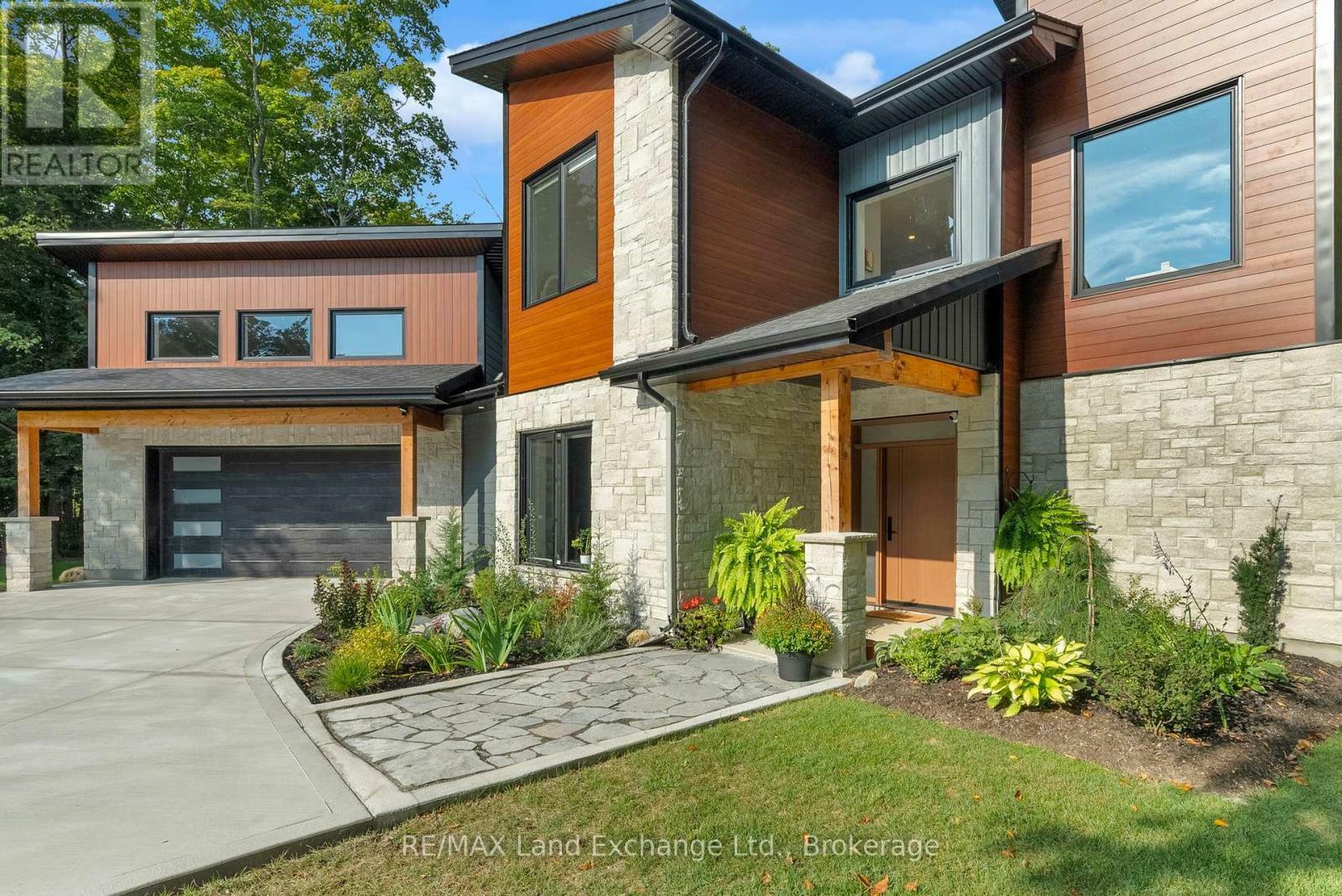Property Photo: 19 Walker Way ON N0H 2G0
