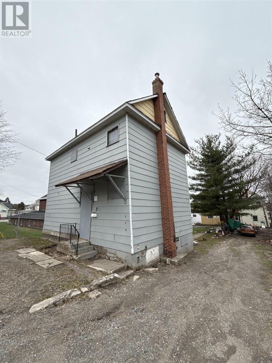 Property Photo: 275 Wellington St E ON P6A 2Y1
