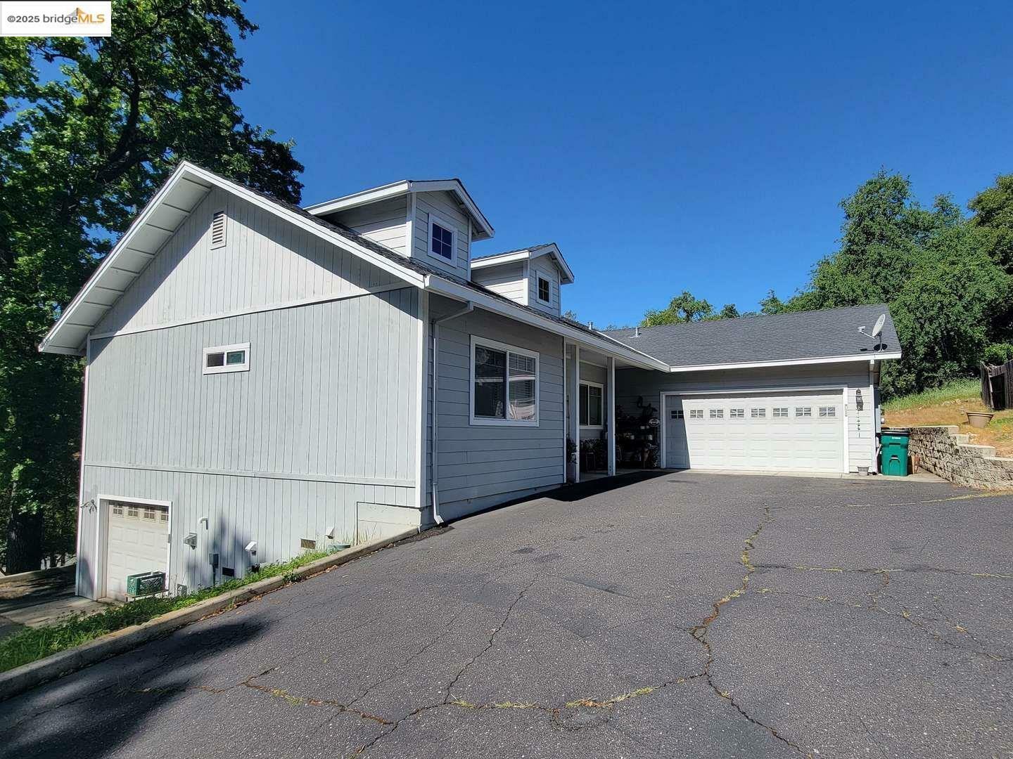 Property Photo: 38 Saratoga Rd CA 95370