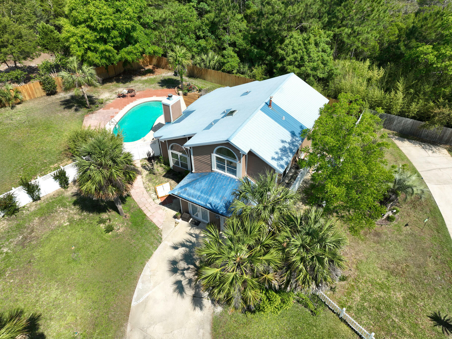 Property Photo: 520 Wynnehaven Court FL 32569